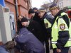 Jeden pracuje – reszta obserwuje. To już kilka lat, od kiedy obsługują nas parkometry, a pilnują tego strażnicy miejscy skrupulatnie sprawdzając paragony za szybą samochodów. Czyli wszystko po staremu.