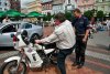 Nie jest łatwo okiełznać rumaka, a cóż dopiero wielokonnego, noga wyżej, ale czy spodnie wytrzymają?