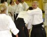 „Ja ciebie przytulę. My mężczyźni musimy trzymać się razem” Zdjęcie z pokazów aikido w Hali Parku Wodnego w Chojnicach.