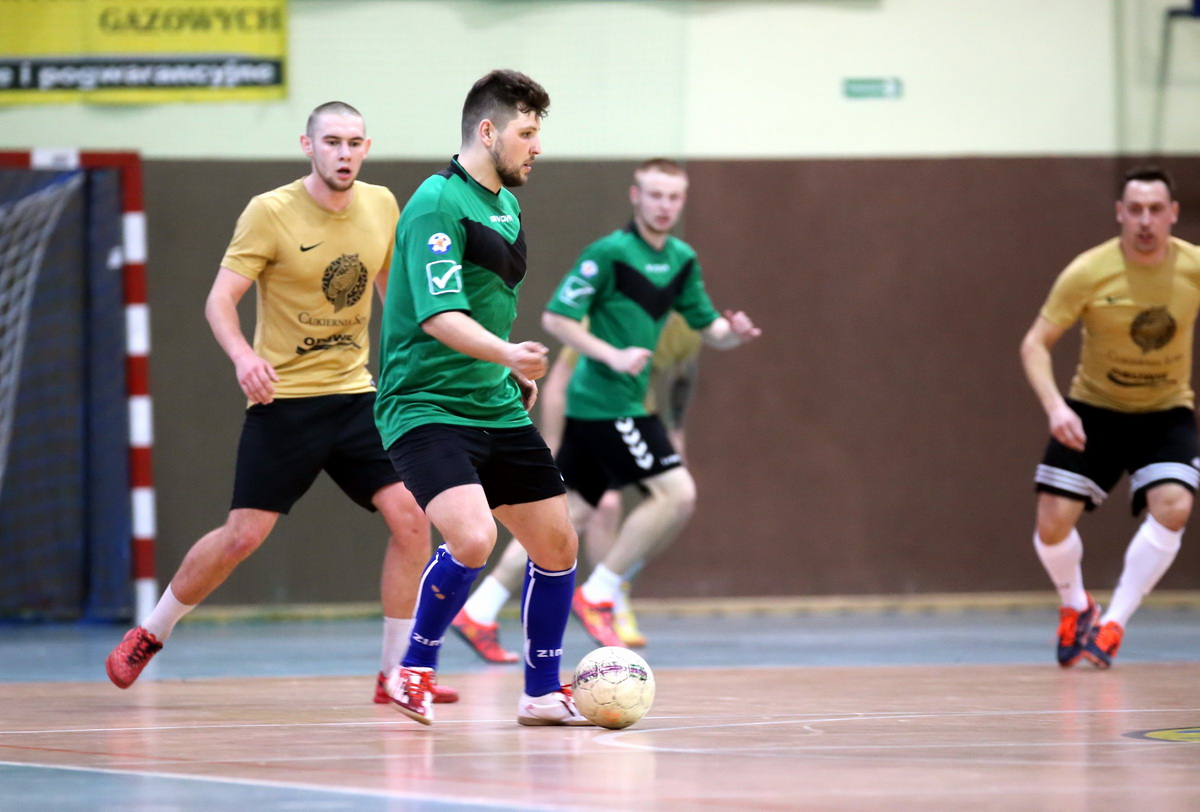 Najlepszym zawodnikiem turnieju uznano Mirosława Ostrowskiego z drużyny 100 % Tuchola. Najlepszym zawodnikiem turnieju uznano Mirosława Ostrowskiego z drużyny 100 % Tuchola.