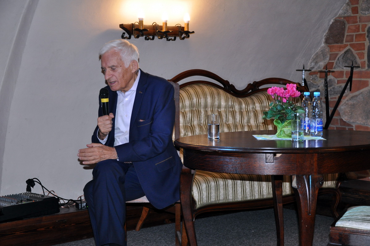  Europoseł odpowiada na pytania chojniczan