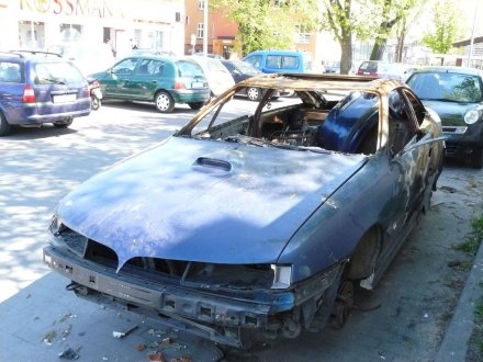 zlom.jpg Parkingowy wrak