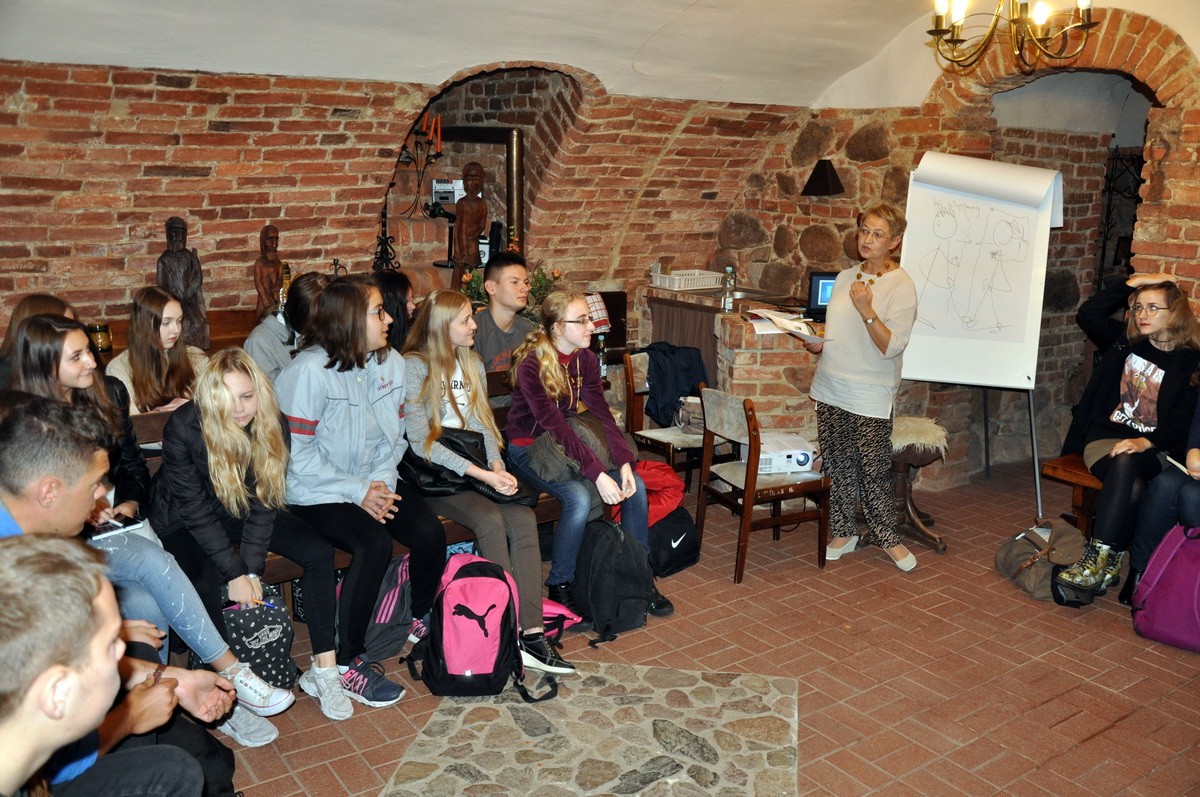 Pomocą służy myśl ks. Józefa Tischnera. Pomocą służy myśl ks. Józefa Tischnera.